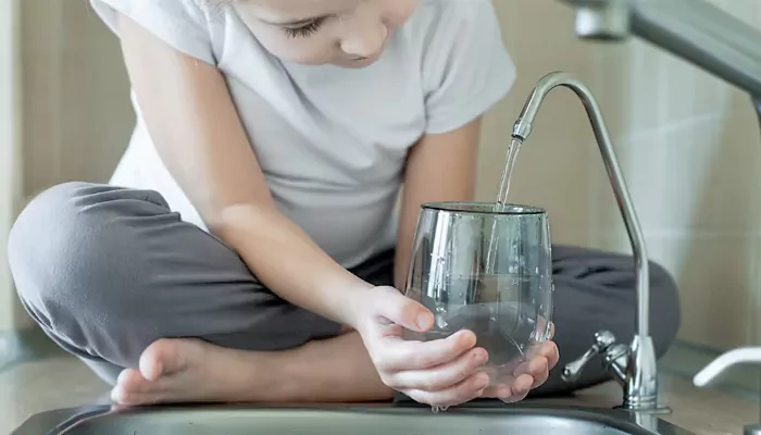 Mennyi ideig kell várni a vízadagoló sterilizálására?